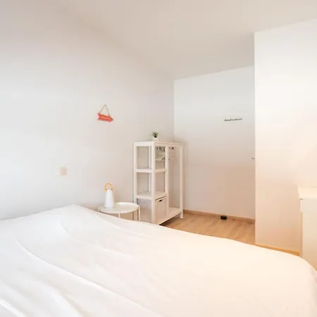 Beautiful 2br With Wonderful Garden Οστένδη