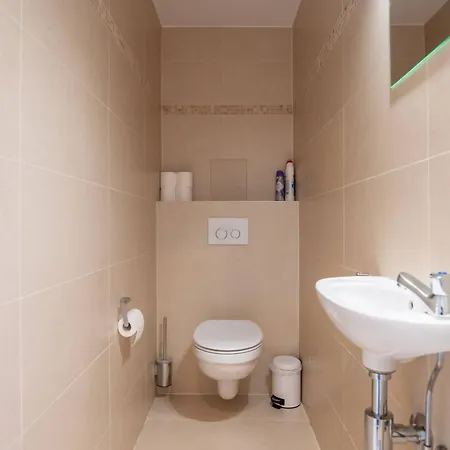 Daire Beautiful 2br With Wonderful Garden *